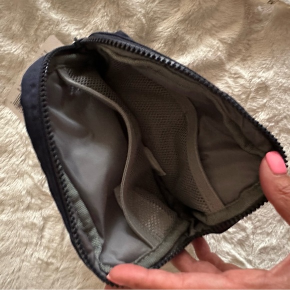 Gaiam waist pack in navy - Picture 5 of 5